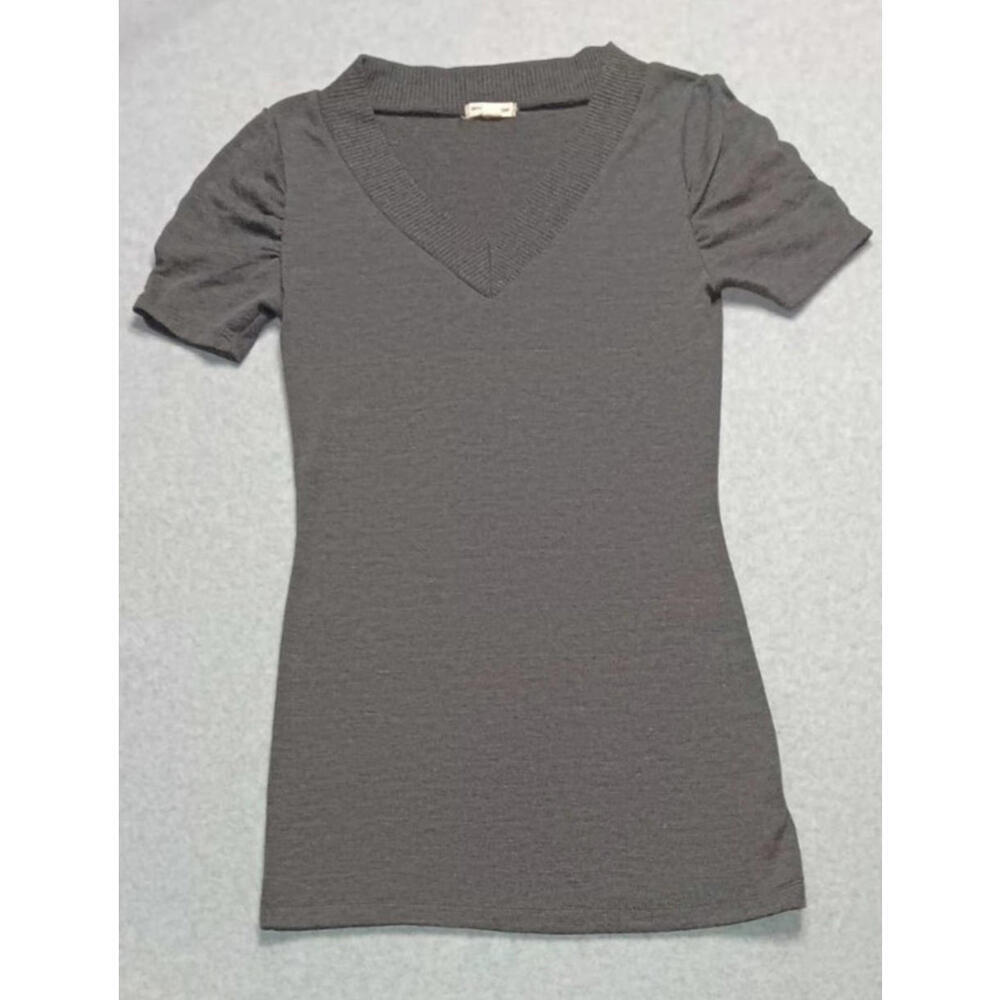 Zenana Outfitters Short Sleeve Blouse Womens Size Small Grey VNeck Scrunch Fit - Picture 1 of 10